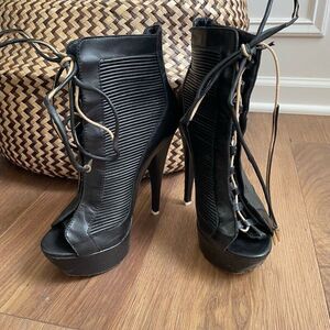 L.A.M.B. Gwen Stefani Hoku Stiletto Bootie Lace Up Black Leather 6